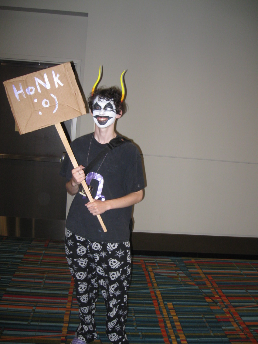 :o) cosplay gamzee_makara honk real_life solo source_needed sourcing_attempted