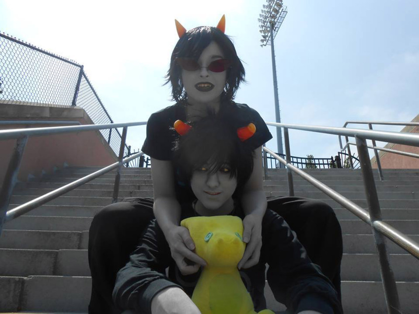2014 adorabloodthirsty cosplay fullres gaaraobsser imleadinginmyhead karkat_vantas lemonsnout neckfruit real_life redrom scalemates shipping smiling_karkat starter_outfit terezi_pyrope
